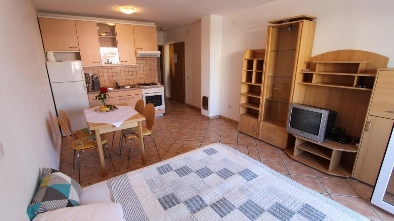 Apartments Grahovac Малинска Экстерьер фото